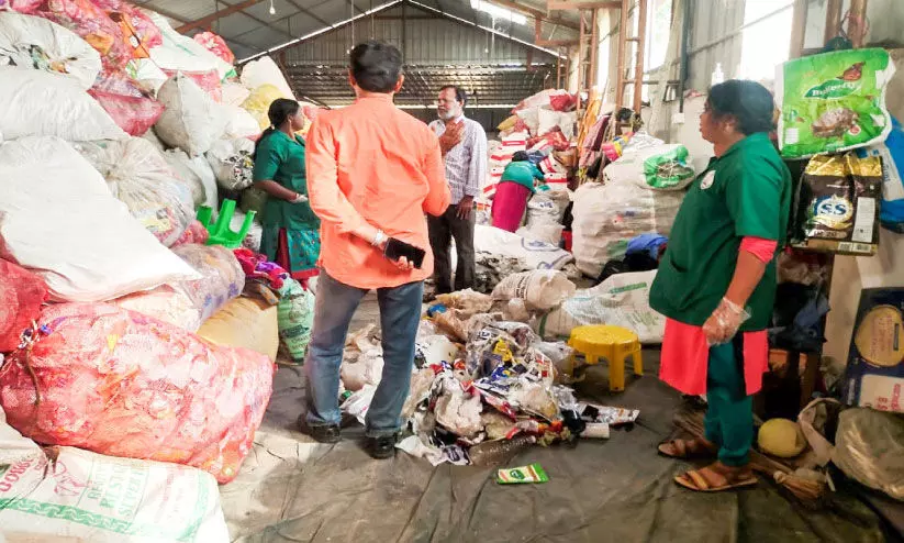 മാ​ലി​ന്യ​സം​ഭ​ര​ണ കേ​ന്ദ്ര​ങ്ങ​ളി​ലെ തീ​പി​ടി​ത്തം ഒ​ഴി​വാ​ക്കാ​ൻ ന​ട​പ​ടി​യു​മാ​യി ക്ലീ​ൻ കേ​ര​ള ക​മ്പ​നി