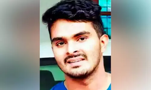 അ​ലി​വി​ല്ലാ​ത്ത ക്രൂ​ര​ത നീ​ണ്ട ചോ​ര​പ്പ​ക​ൽ