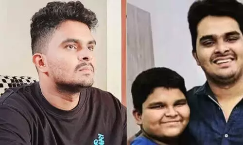 വ​ലി​ച്ചെ​റി​ഞ്ഞ പാ​ഠ​പു​സ്​​ത​ക​ങ്ങ​ൾ, അ​നാ​ഥ​മാ​യ ചാ​മ്പ​മ​രം