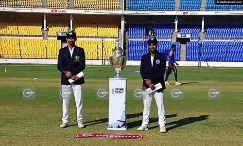 രഞ്ജി ഫൈനലിൽ കേരളത്തിന് ടോസ് ഭാഗ്യം! ബൗളിങ് തെരഞ്ഞെടുത്തു; വരുണിനു പകരം ഏദൻ ആപ്പിൾ