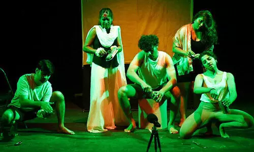 പെ​ണ്ണു​ങ്ങ​ൾ​ക്കെ​ന്താ ദ്വ​യാ​ർ​ഥ​പ്ര​യോ​ഗം ന​ട​ത്തി​യാ​ൽ?  പ്രൊ​ജ​ക്ട് ഡാ​ർ​ലി​ങ് ഉ​ത്ത​രം ത​രും