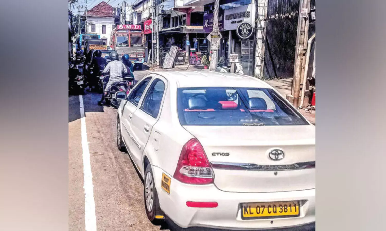 കുരുക്കഴിയാതെ മാള ടൗൺ പോസ്റ്റ് ഓഫിസ് റോഡ്