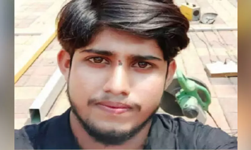 ക​ട​ലി​ൽ മു​ങ്ങി​മ​രി​ച്ചു