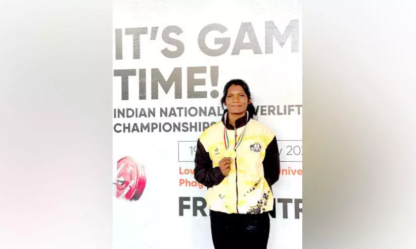 രേവതി: പവർലിഫ്റ്റിങ്ങിലെ മിന്നും താരോദയം രേവതി: പവർലിഫ്റ്റിങ്ങിലെ മിന്നും താരോദയം