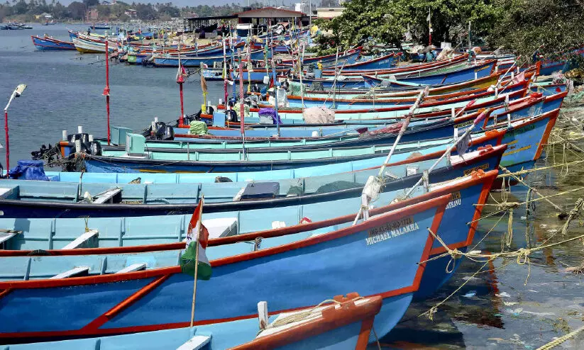 തീരദേശ ഹർത്താൽ പൂർണം; അതിജീവനത്തിനായി പോരാടുമെന്ന് മത്സ്യത്തൊഴിലാളികൾ തീരദേശ ഹർത്താൽ പൂർണം; അതിജീവനത്തിനായി പോരാടുമെന്ന് മത്സ്യത്തൊഴിലാളികൾ