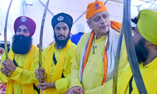 ശശി തരൂർ ശാഠ്യം പിടിക്കരുത്