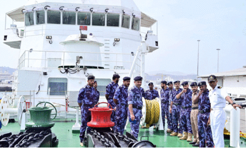 ഇ​ന്ത്യ​ൻ കോ​സ്റ്റ് ഗാ​ർ​ഡ് ക​പ്പ​ൽ മ​സ്ക​ത്തി​ൽ