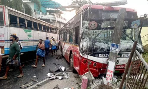 വിഴിഞ്ഞത്ത് കെ.എസ്.ആർ.ടി.സി ബസുകൾ കൂട്ടിയിടിച്ച് നിരവധിപേർക്ക് പരിക്ക് വിഴിഞ്ഞത്ത് കെ.എസ്.ആർ.ടി.സി ബസുകൾ കൂട്ടിയിടിച്ച് നിരവധിപേർക്ക് പരിക്ക്