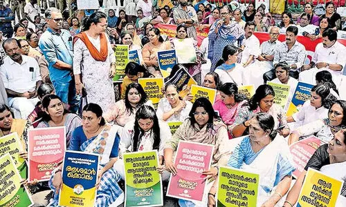 Asha workers protest