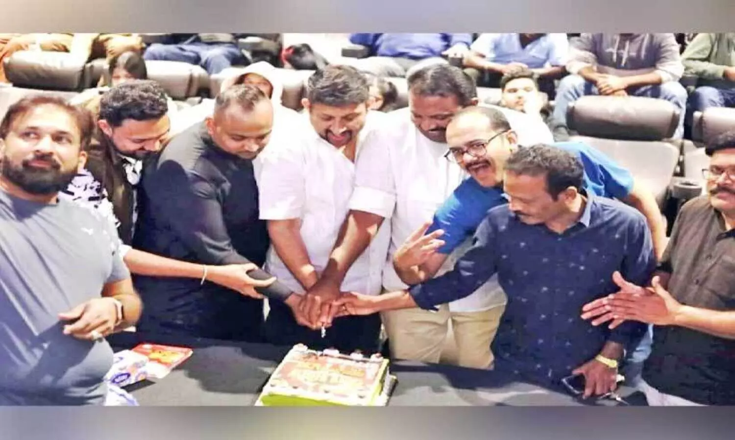 ഫാ​ൻ​സ് ഷോ ​ന​ട​ത്തി ചാ​ക്കോ​ച്ച​ൻ ല​വേ​ഴ്സ് ആ​ൻ​ഡ് ഫ്ര​ണ്ട്‌​സ് റി​യാ​ദ് ടീം