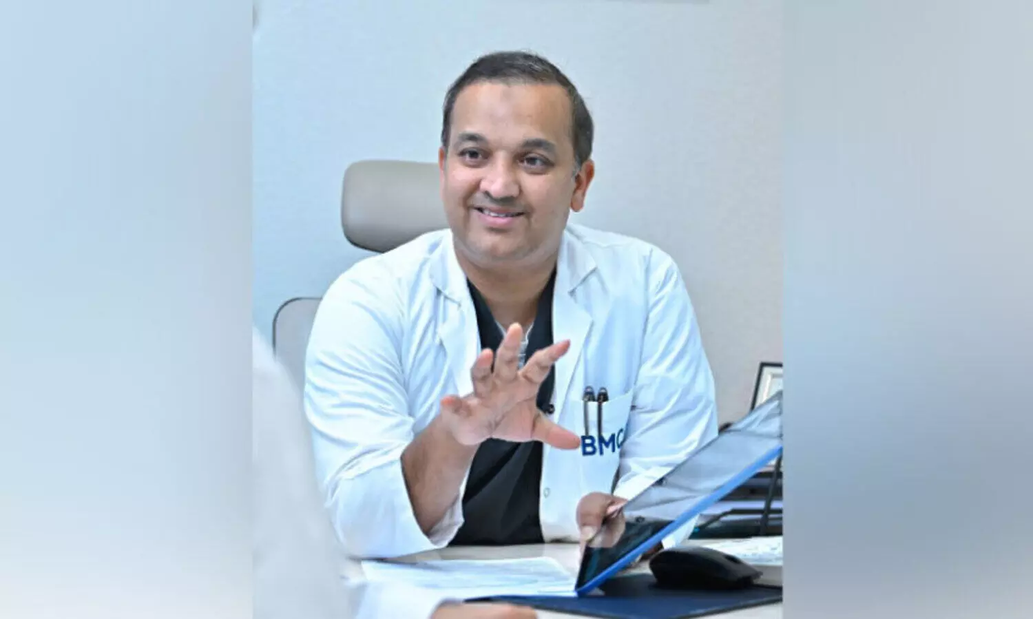 അ​പൂ​ർ​വ ക​ര​ൾ രോ​ഗ​ത്തി​ന് നൂ​ത​ന ചി​കി​ത്സ ല​ഭ്യ​മാ​ക്കി മ​ല​യാ​ളി ഡോ​ക്ട​ർ