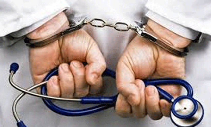 ന​വ​ജാ​ത ശി​ശു​വി​നെ മോ​ഷ്ടി​ച്ച് 14.5 ല​ക്ഷം രൂ​പ​ക്ക് വി​റ്റ കേ​സി​ൽ ഡോ​ക്ട​ർ​ക്ക് 10 വ​ർ​ഷം ത​ട​വും പി​ഴ​യും