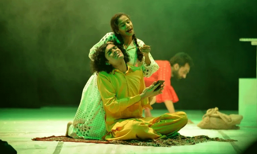 കാണികൾ ചോദിക്കുന്നു, ഇത് അന്താരാഷ്ട്ര നാടകോത്സവമോ, അമച്വർ നാടക മത്സരമോ? കാണികൾ ചോദിക്കുന്നു, ഇത് അന്താരാഷ്ട്ര നാടകോത്സവമോ, അമച്വർ നാടക മത്സരമോ?