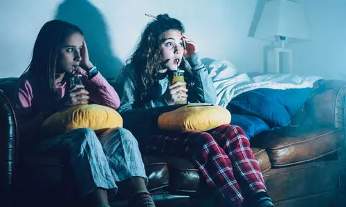 വെള്ളിത്തിരയിൽനിന്ന്​ തെറിക്കുന്ന ചോര