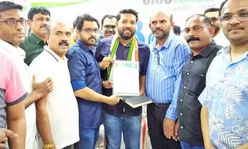 ഇ​ന്ത്യ​ൻ ക​മ്യൂ​ണി​റ്റി വെ​ൽ​ഫെ​യ​ർ ഫ​ണ്ട് വി​ഷ​യ​ത്തി​ൽ  അ​ടി​യ​ന്തര ഇ​ട​പെ​ട​ൽ ന​ട​ത്തും -ഷാ​ഫി പ​റ​മ്പി​ൽ എം.​പി