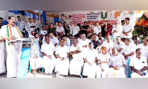 ഉരുൾബാധിതരോടുള്ള അവഗണന; യു.​ഡി.​എ​ഫ് രാ​പ്പ​ക​ൽ സ​മ​രം തു​ട​ങ്ങി, ഇ​ന്ന് ക​ല​ക്ട​റേ​റ്റ് വ​ള​യും