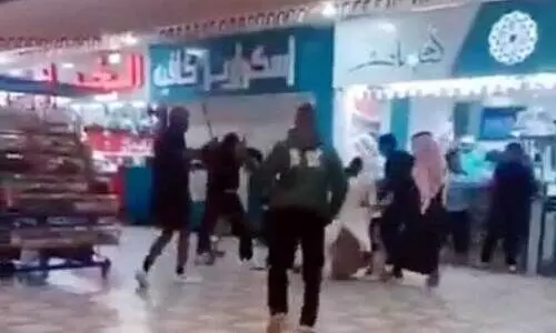 ഷോ​പ്പി​ങ് മാ​ളി​ൽ ന​ട​ന്ന സം​ഘ​ർ​ഷം: ന​ട​പ​ടി സ്വീ​ക​രി​ച്ചു