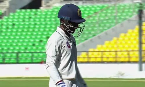 സെഞ്ച്വറിക്കരികെ വീണ് ക്യാപ്റ്റൻ സച്ചിൻ! കേരളത്തിന് ടെയ്‍ൽ എൻഡ്