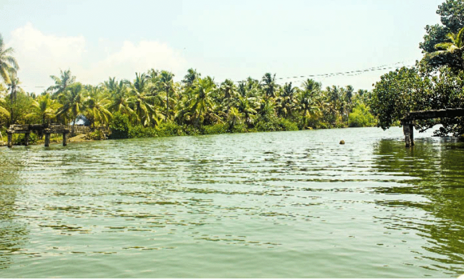 വെ​ള്ള​പ്പൊ​ക്ക​ത്തി​ൽ പാ​ലം ത​ക​ർ​ന്നിട്ട് 30 വർഷം; ഏക ആശ്രയം കടത്തുവഞ്ചി; കൊന്നയിൽകടവ് പാലത്തിന്​ 41 കോടിയുടെ അനുമതി