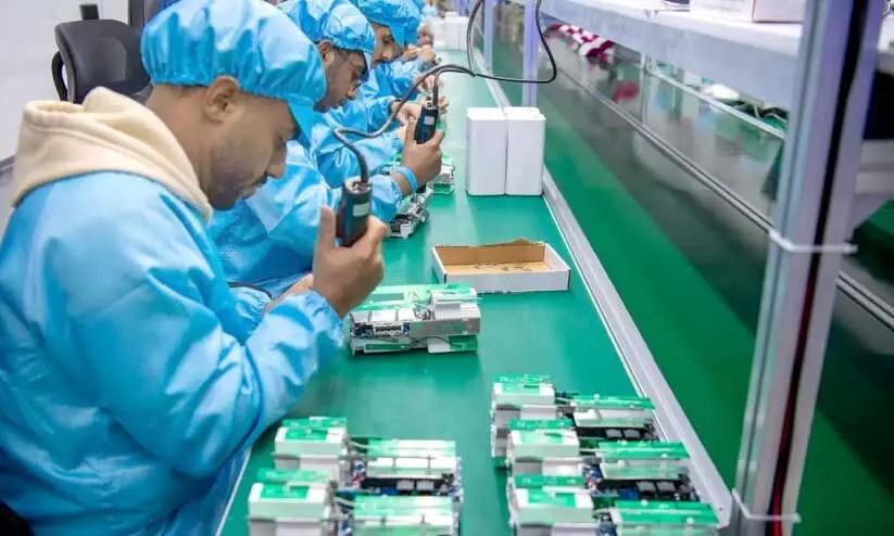 ‘റൂട്ടറു’കൾ ഇനി സൗദി നിർമിതം, ആദ്യ ഫാക്ടറി റിയാദിൽ ആരംഭിച്ചു ‘റൂട്ടറു’കൾ ഇനി സൗദി നിർമിതം, ആദ്യ ഫാക്ടറി റിയാദിൽ ആരംഭിച്ചു