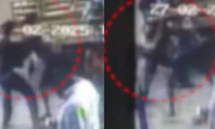 പത്താം ക്ലാസ് വിദ്യാർഥിയുടെ മരണം: വിദ്യാഭ്യാസ വകുപ്പ് അന്വേഷിക്കും; ഏറെ ദുഖകരമായ സംഭവമെന്ന് മന്ത്രി വി. ശിവൻകുട്ടി പത്താം ക്ലാസ് വിദ്യാർഥിയുടെ മരണം: വിദ്യാഭ്യാസ വകുപ്പ് അന്വേഷിക്കും; ഏറെ ദുഖകരമായ സംഭവമെന്ന് മന്ത്രി വി. ശിവൻകുട്ടി