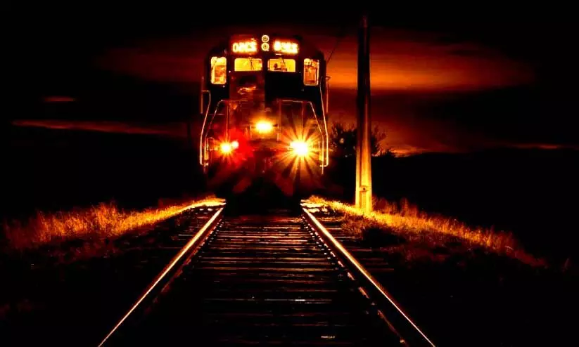 മരിച്ചവരുടെ തീവണ്ടി മരിച്ചവരുടെ തീവണ്ടി