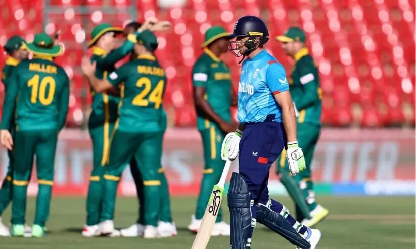 പ്രോട്ടീസ് വീര്യത്തിൽ തകർന്നടിഞ്ഞ് ഇംഗ്ലണ്ട്; 179ന് പുറത്ത്, ദക്ഷിണാഫ്രിക്ക സെമിയിൽ