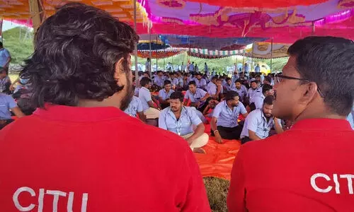 സാംസങ് പുറത്താക്കിയ ജീവനക്കാരെ തിരിച്ചെടുത്തില്ല; 42 കമ്പനികളിൽ സമരത്തിന് നോട്ടീസ് നൽകി സി.ഐ.ടി.യു