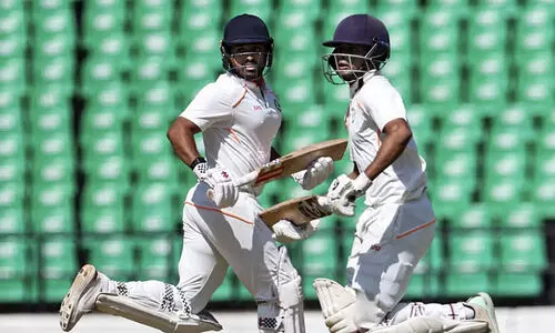 പാറ പോലെ കരുണും മാലേവറും! രഞ്ജി ഫൈനലിൽ വിദർഭ പിടിമുറുക്കുന്നു