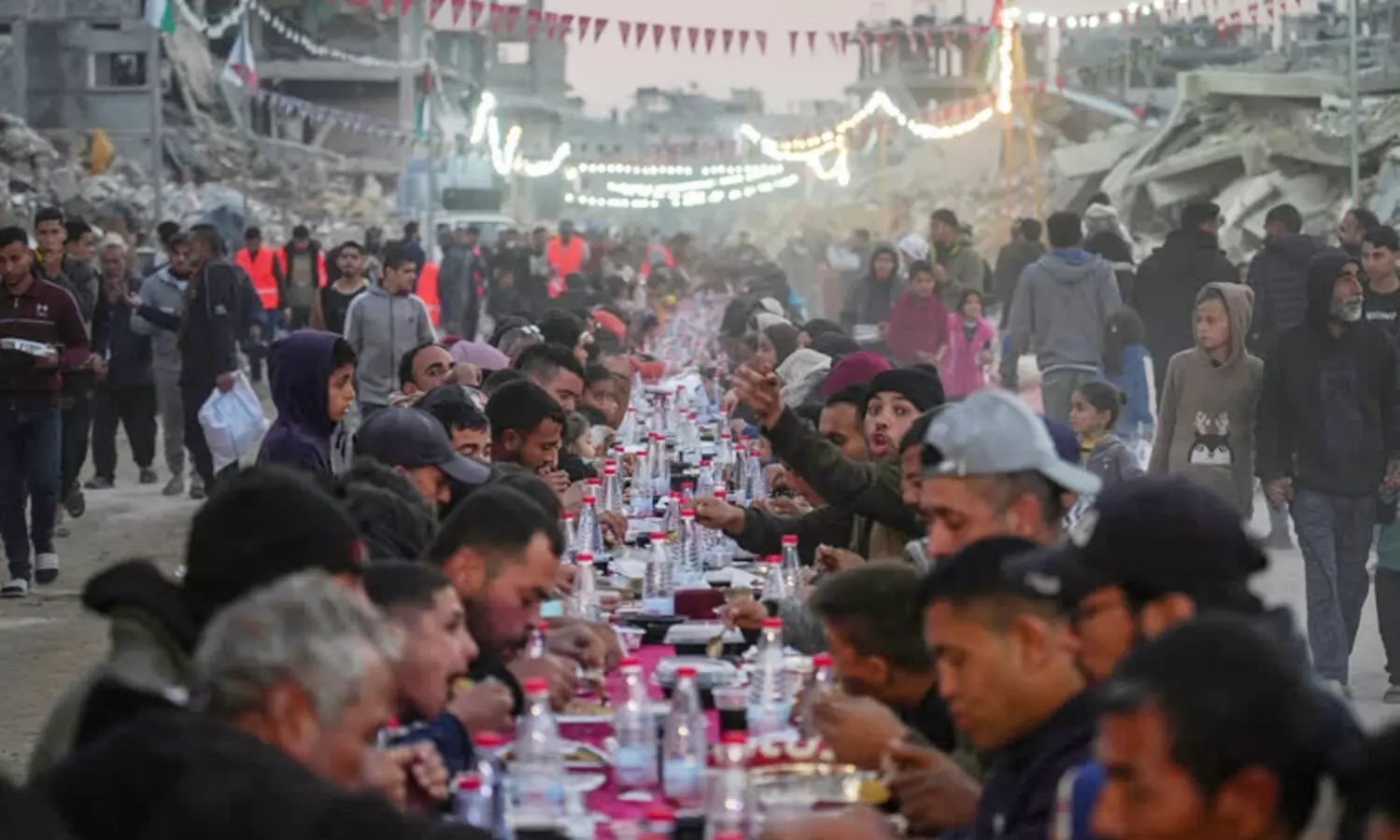 റമദാനിൽ ഗസ്സയിലേക്കുള്ള സഹായം തടഞ്ഞ് ഇസ്രായേൽ; യുദ്ധക്കുറ്റമെന്നും സമ്മർദങ്ങൾക്ക് വഴങ്ങില്ലെന്നും ഹമാസ്