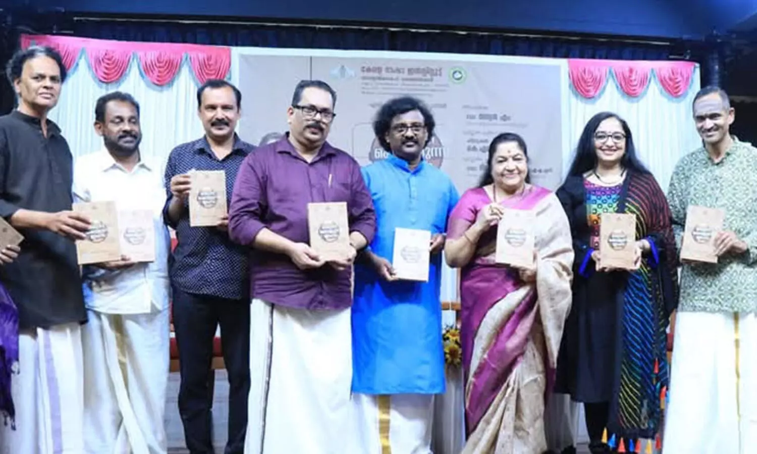 മാറ്റൊലിക്കൊള്ളുന്ന മൃദംഗം: കെ.എസ്. ചിത്ര പ്രകാശനം ചെയ്തു