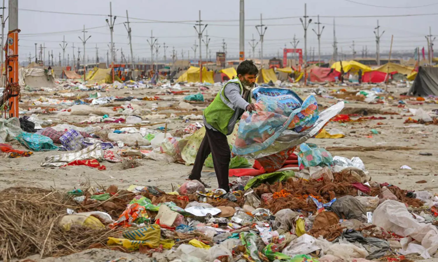 മഹാകുംഭമേള: 15 ദിവസത്തെ ശുചീകരണ പ്രവർത്തനങ്ങൾ ആരംഭിച്ചെന്ന് ഉത്തർപ്രദേശ് സർക്കാർ