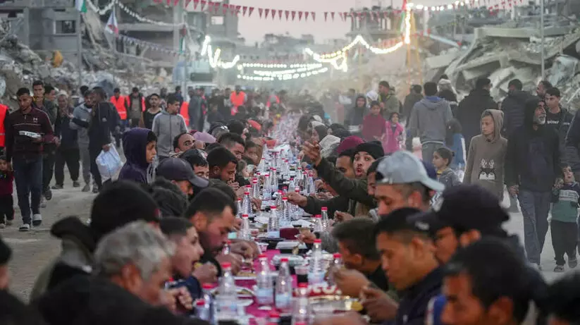 റമദാനിൽ ഗസ്സയിലേക്കുള്ള സഹായം തടഞ്ഞ് ഇസ്രായേൽ; യുദ്ധക്കുറ്റമെന്നും സമ്മർദങ്ങൾക്ക് വഴങ്ങില്ലെന്നും ഹമാസ് റമദാനിൽ ഗസ്സയിലേക്കുള്ള സഹായം തടഞ്ഞ് ഇസ്രായേൽ; യുദ്ധക്കുറ്റമെന്നും സമ്മർദങ്ങൾക്ക് വഴങ്ങില്ലെന്നും ഹമാസ്