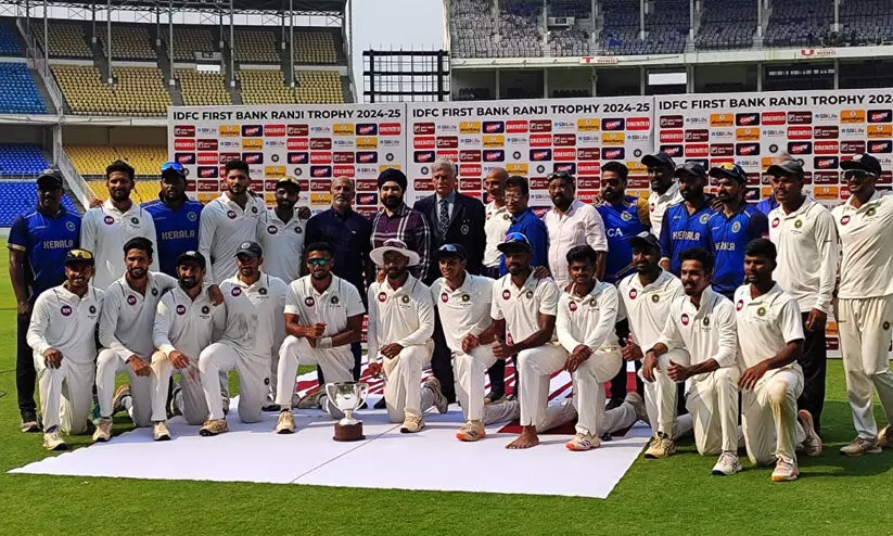 ഫൈനൽ സമനിലയിൽ! വിദർഭക്ക് മൂന്നാം രഞ്ജി കിരീടം ഫൈനൽ സമനിലയിൽ! വിദർഭക്ക് മൂന്നാം രഞ്ജി കിരീടം