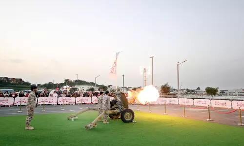 ആറിടങ്ങളിൽ പീരങ്കിമുഴക്കം ആറിടങ്ങളിൽ പീരങ്കിമുഴക്കം