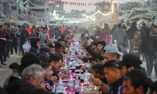 റമദാനിൽ ഗസ്സയിലേക്കുള്ള സഹായം തടഞ്ഞ് ഇസ്രായേൽ; യുദ്ധക്കുറ്റമെന്നും സമ്മർദങ്ങൾക്ക് വഴങ്ങില്ലെന്നും ഹമാസ്