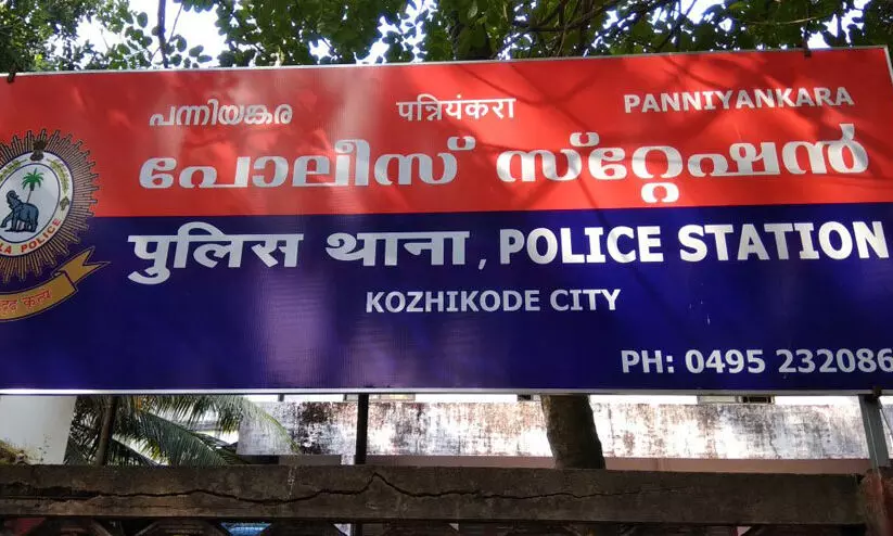 എ​സ്.​ഐ​യെ സ്ഥ​ലം മാ​റ്റരുത്;  ജ​ന​കീ​യ കാ​മ്പ​യി​നു​മാ​യി നാ​ട്ടു​കാ​ർ