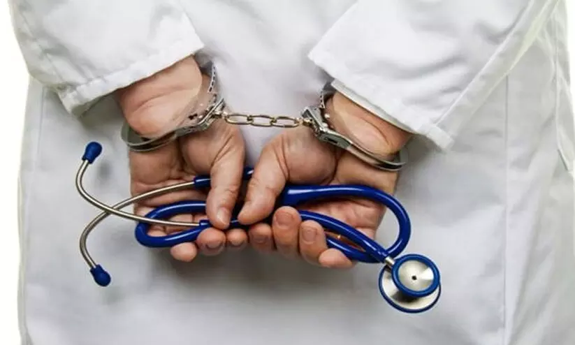 ക​ർ​ണാ​ട​ക​യി​ൽ ഒ​ന്ന​ര വ​ർ​ഷ​ത്തി​ൽ പി​ടി​യി​ലാ​യ​ത് 967 വ്യാജ ഡോ​ക്ട​ർ​മാ​ർ