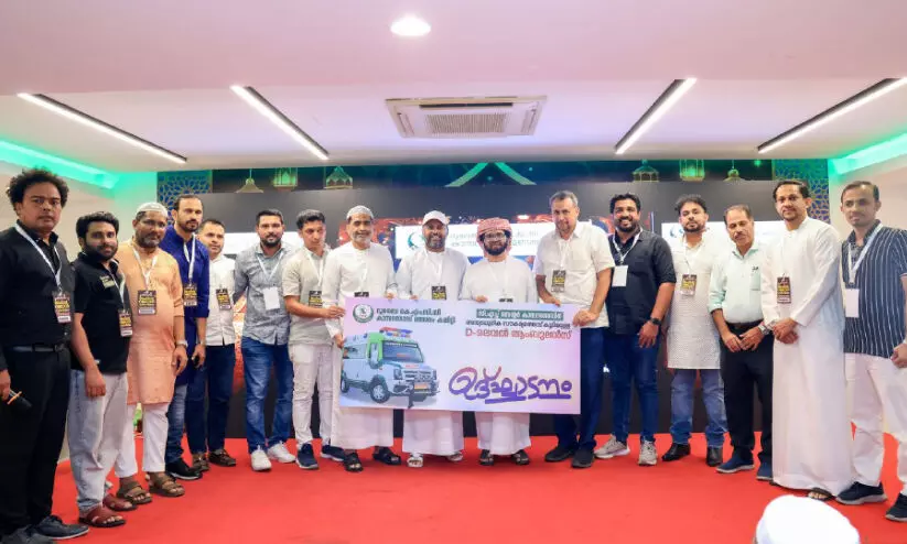 സി.എച്ച് സെന്ററിന് കെ.എം.സി.സിയുടെ ആംബുലൻസ് സി.എച്ച് സെന്ററിന് കെ.എം.സി.സിയുടെ ആംബുലൻസ്