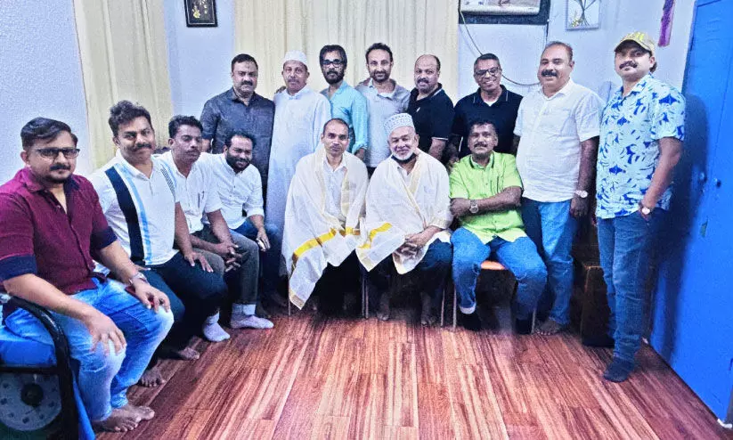 ക​രു​വാ​ര​ക്കുണ്ട് പാ​ലി​യേ​റ്റി​വ് ജി​ദ്ദ ചാ​പ്റ്റ​ർ സ്വീ​ക​ര​ണം ന​ൽ​കി