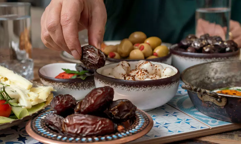 റമദാൻ ഹെൽത്ത് ടിപ്സ് ; വെ​ള്ളം കു​ടി​ക്കാം, ഭ​ക്ഷ​ണം ശ്ര​ദ്ധി​ക്കാം