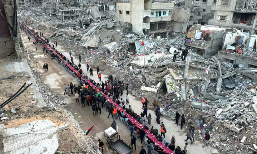 ഗസ്സയിൽ കാരുണ്യത്തിന്റെ ഇഫ്താറൊരുക്കി അൽ നജാത്ത് ഗസ്സയിൽ കാരുണ്യത്തിന്റെ ഇഫ്താറൊരുക്കി അൽ നജാത്ത്