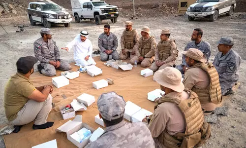 അ​തി​ർ​ത്തി​യി​ൽ സൈ​നി​ക​ർ​ക്കൊ​പ്പം നോ​മ്പു​തു​റ​ന്ന്​ ​ശൈ​ഖ്​ ഹം​ദാ​ൻ