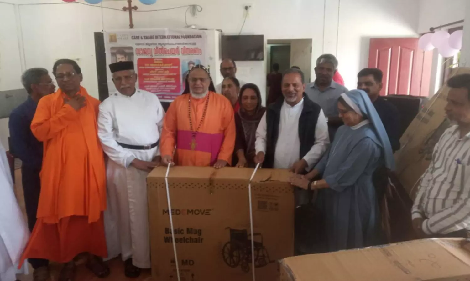 വയനാട്ടിലെ ആതുരസ്ഥാപനങ്ങളിലേക്ക് വീൽചെയർ എത്തിച്ച് മമ്മൂട്ടി