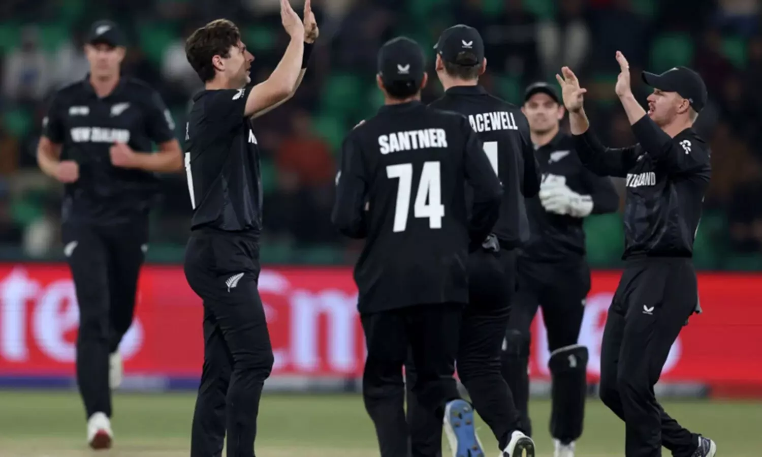 ചാമ്പ്യൻസ് ട്രോഫിയിൽ ഇന്ത്യ-ന്യൂസിലൻഡ് ഫൈനൽ; ദക്ഷിണാഫ്രിക്കയുടെ തോൽവി 50 റൺസിന്; അവസാന പന്തിൽ സെഞ്ച്വറിയടിച്ച് മില്ലർ (67 പന്തിൽ 100*)