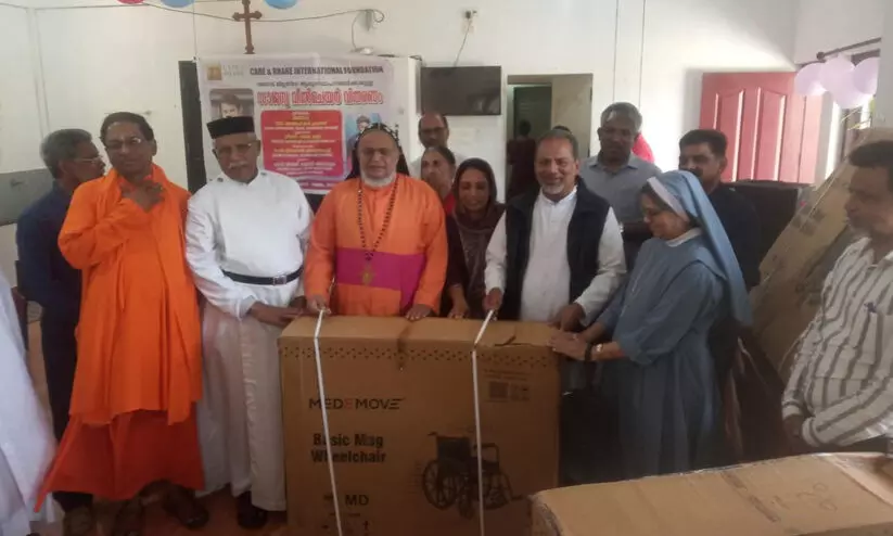 വയനാട്ടിലെ ആതുരസ്ഥാപനങ്ങളിലേക്ക് വീൽചെയർ എത്തിച്ച് മമ്മൂട്ടി