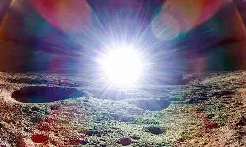 ‘ബ്ലൂ ​ഗോ​സ്റ്റ്’ പ​ക​ർ​ത്തി​യ സൂ​ര്യോ​ദ​യം