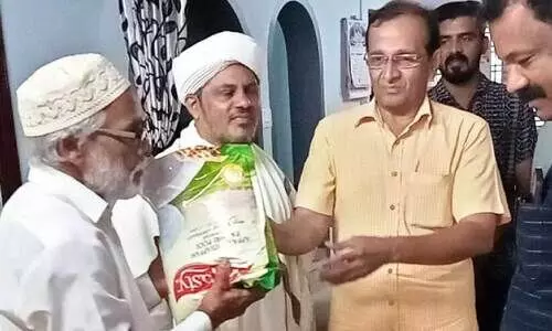 സൗ​ദി ത​ളി​ക്കു​ളം മ​ഹ​ല്ല് കൂ​ട്ടാ​യ്മ ഇ​ഫ്താ​ർ കി​റ്റ് വി​ത​ര​ണം