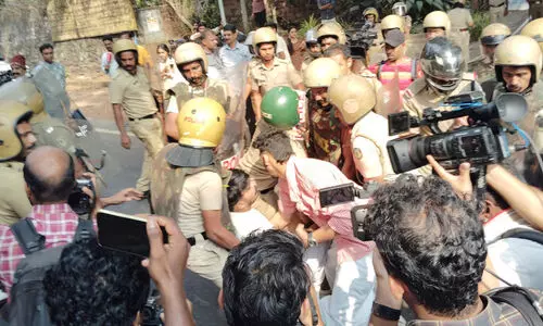 vellimadukunnu protest 01