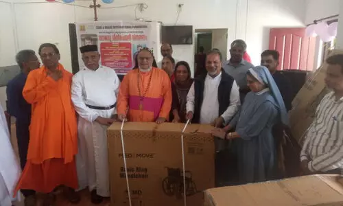 വയനാട്ടിലെ ആതുരസ്ഥാപനങ്ങളിലേക്ക് വീൽചെയർ എത്തിച്ച് മമ്മൂട്ടി